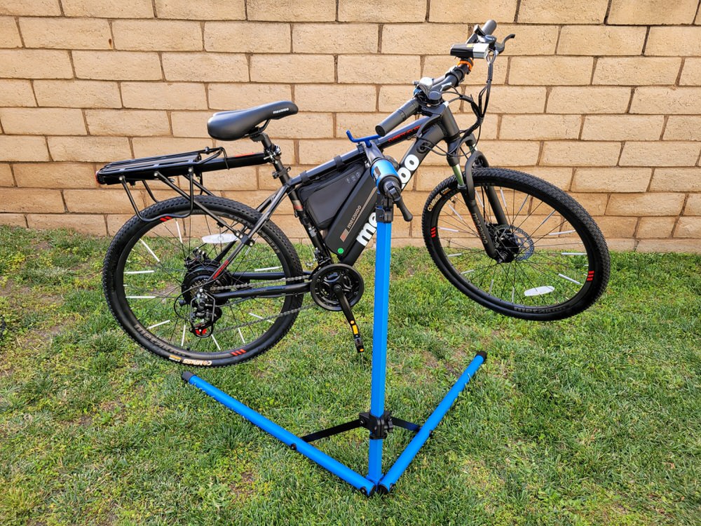 SereneLife Bike Repair Stand with Metakoo Cybertrack 100 mountain bike